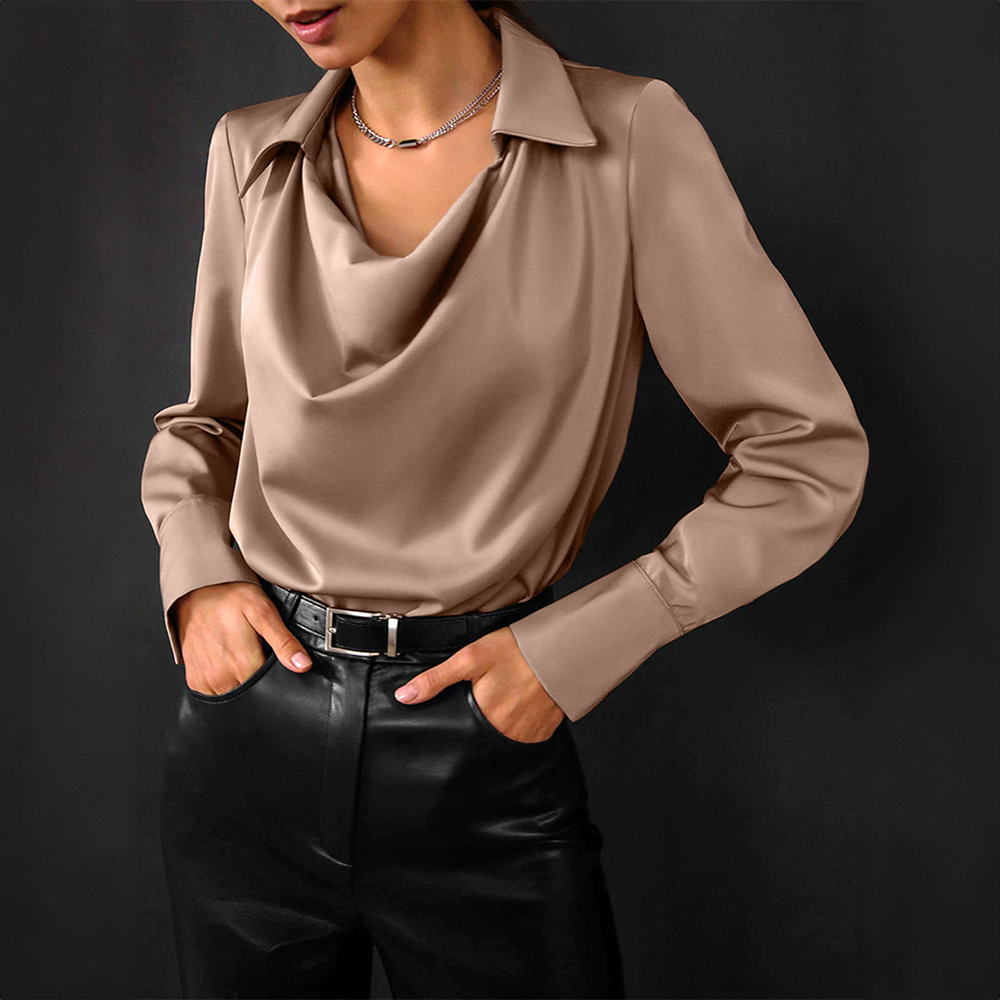 Sylvia | Satijnen Blouse met luxe glans en plooihals